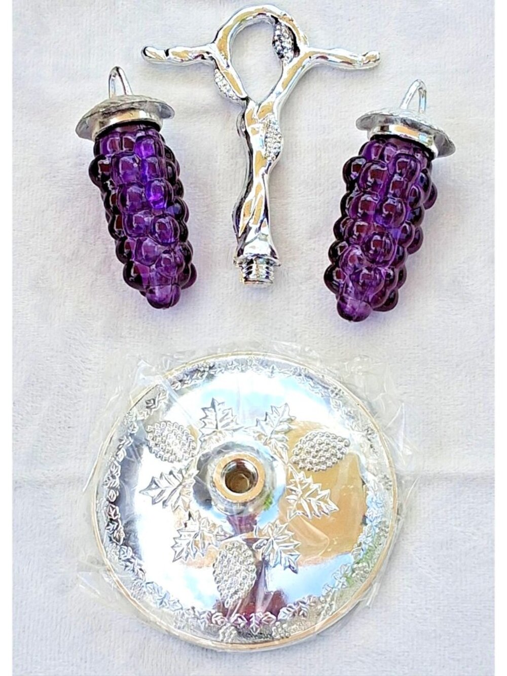 VTG Purple Grape Cluster Salt & Pepper Shakers Silver Tone Stand New OS